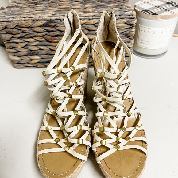 Vince Camuto Ivory Empire Studded Leather Fish Net Espadrille Wedges Size 10 - Picture 6 of 10